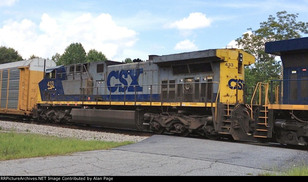 CSX 433 runs second